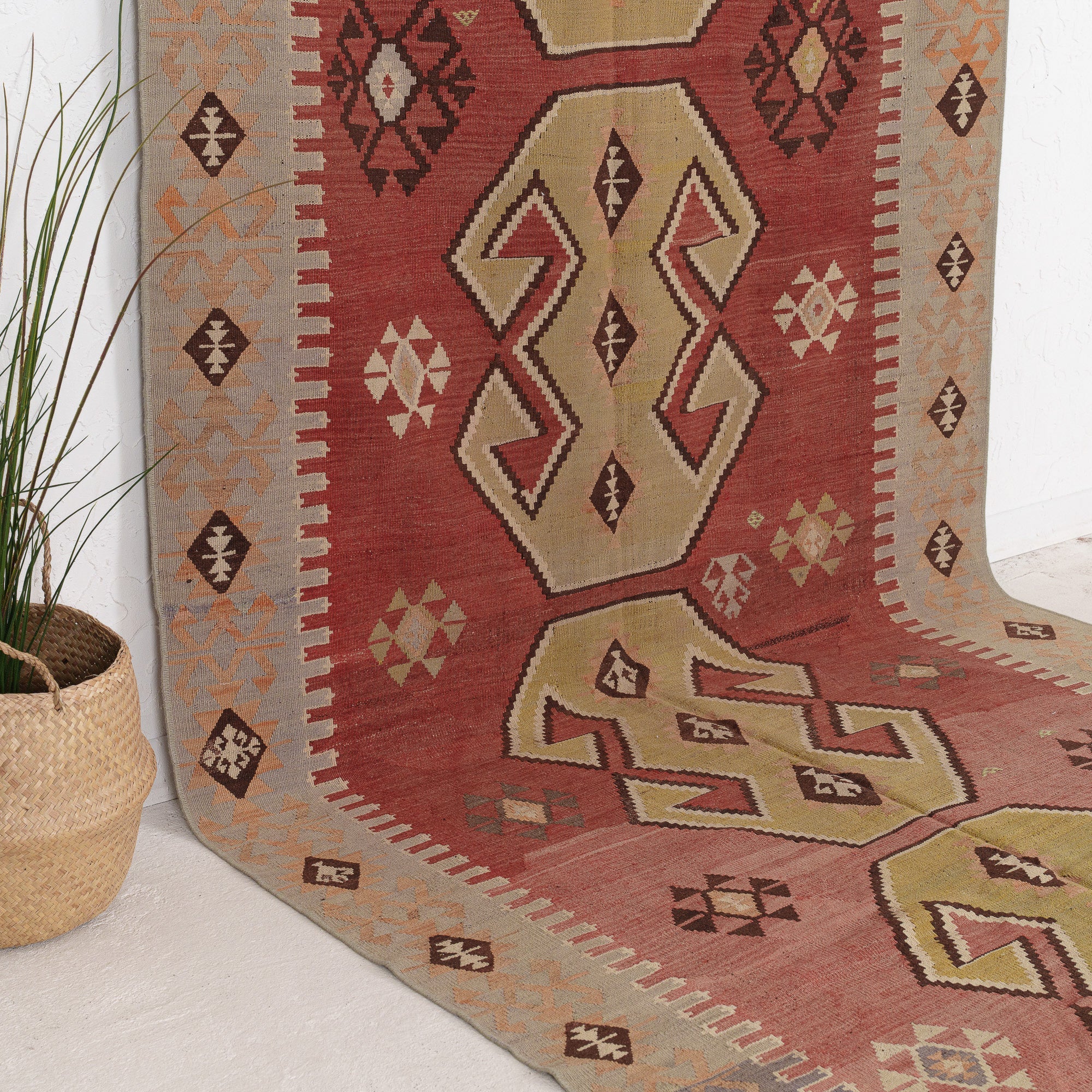 Taelysis - Vintage Turkish Area Rug