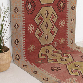 Taelysis - Vintage Turkish Area Rug