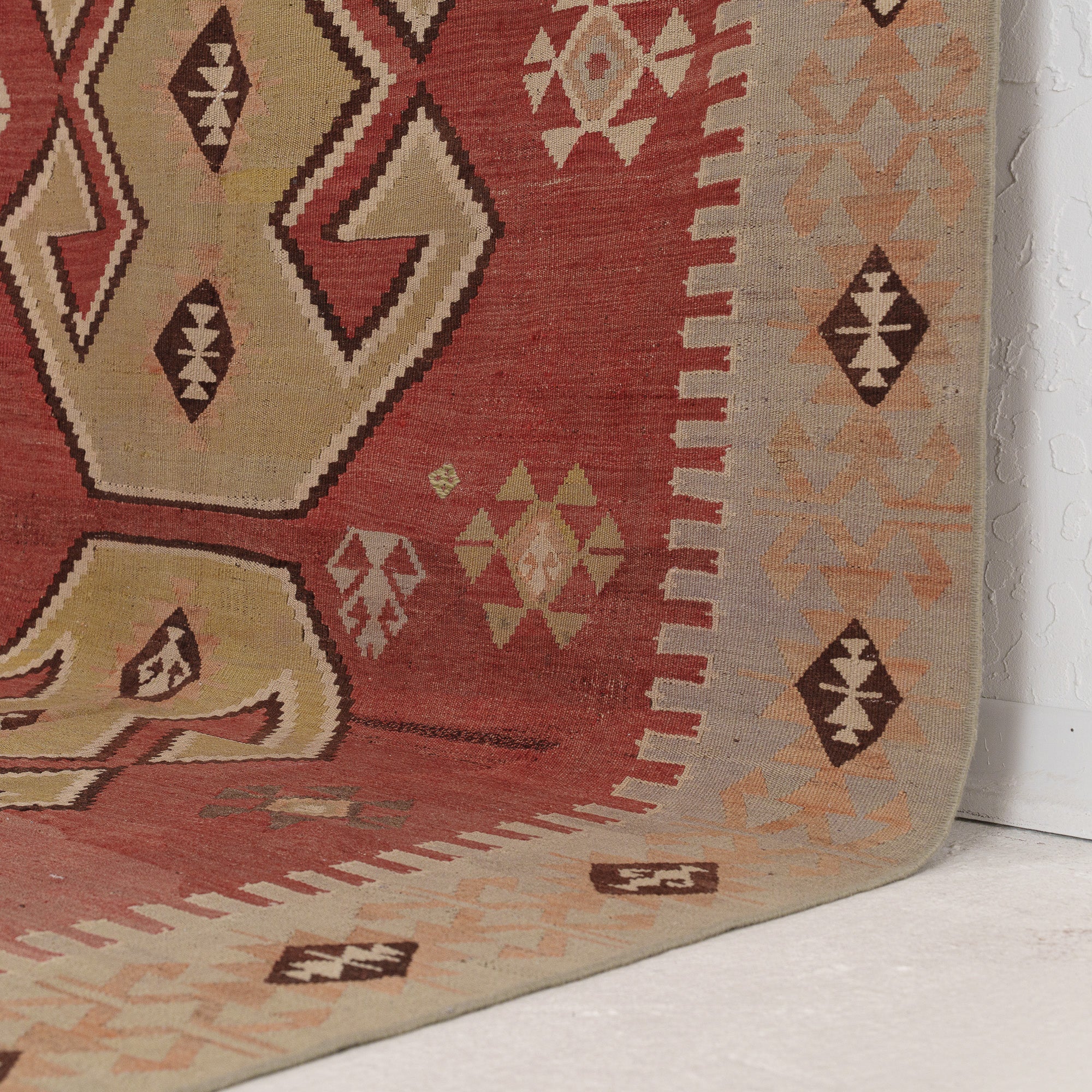 Taelysis - Vintage Turkish Area Rug