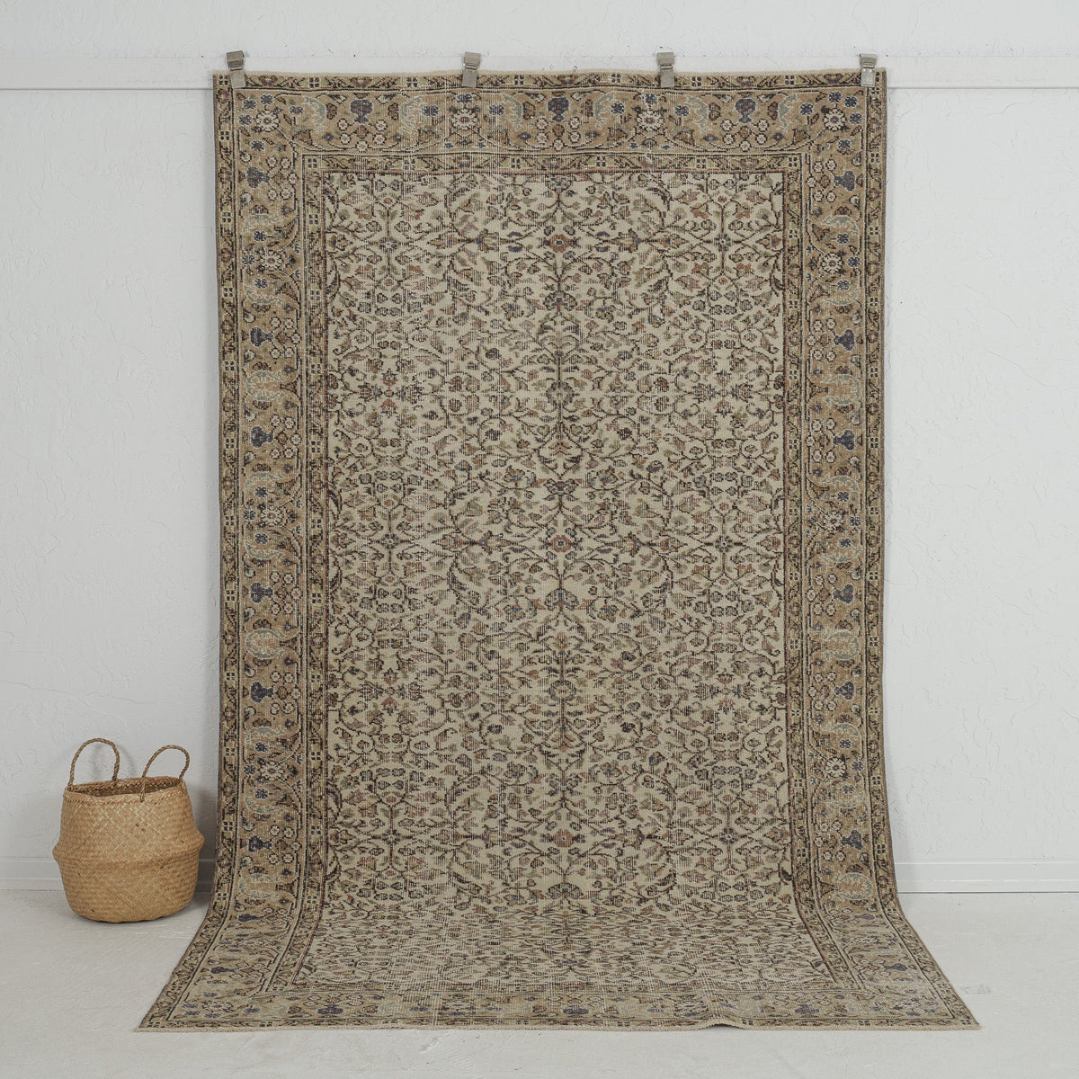 beige vintage 5x9 area rug - perfect for the living room, bedroom, dining room, entryway, office