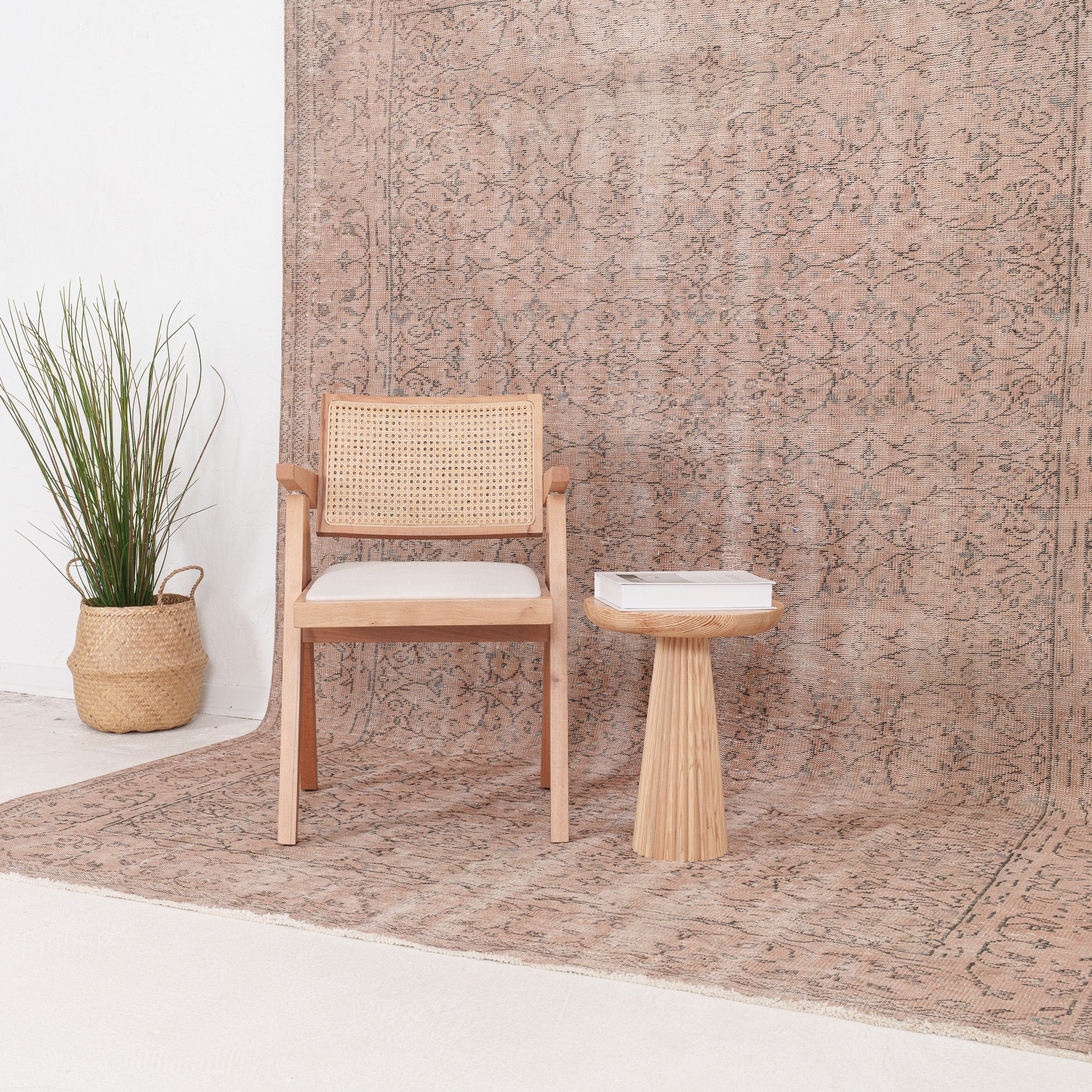 Xaerisin - Vintage Turkish Area Rug