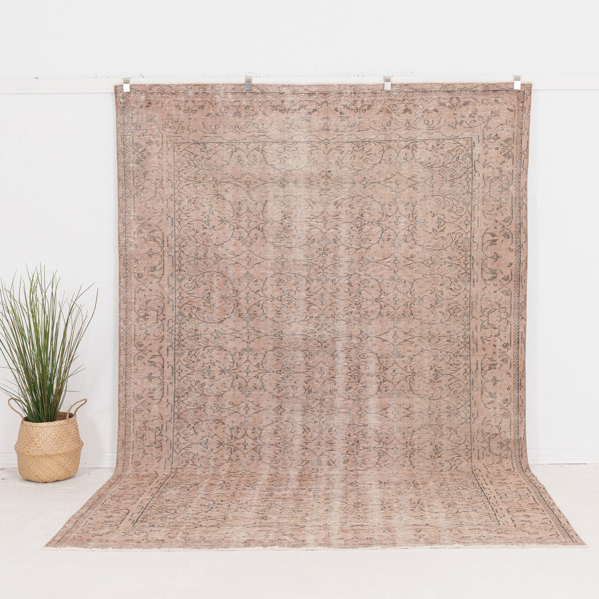 Xaerisin - Vintage Turkish Area Rug