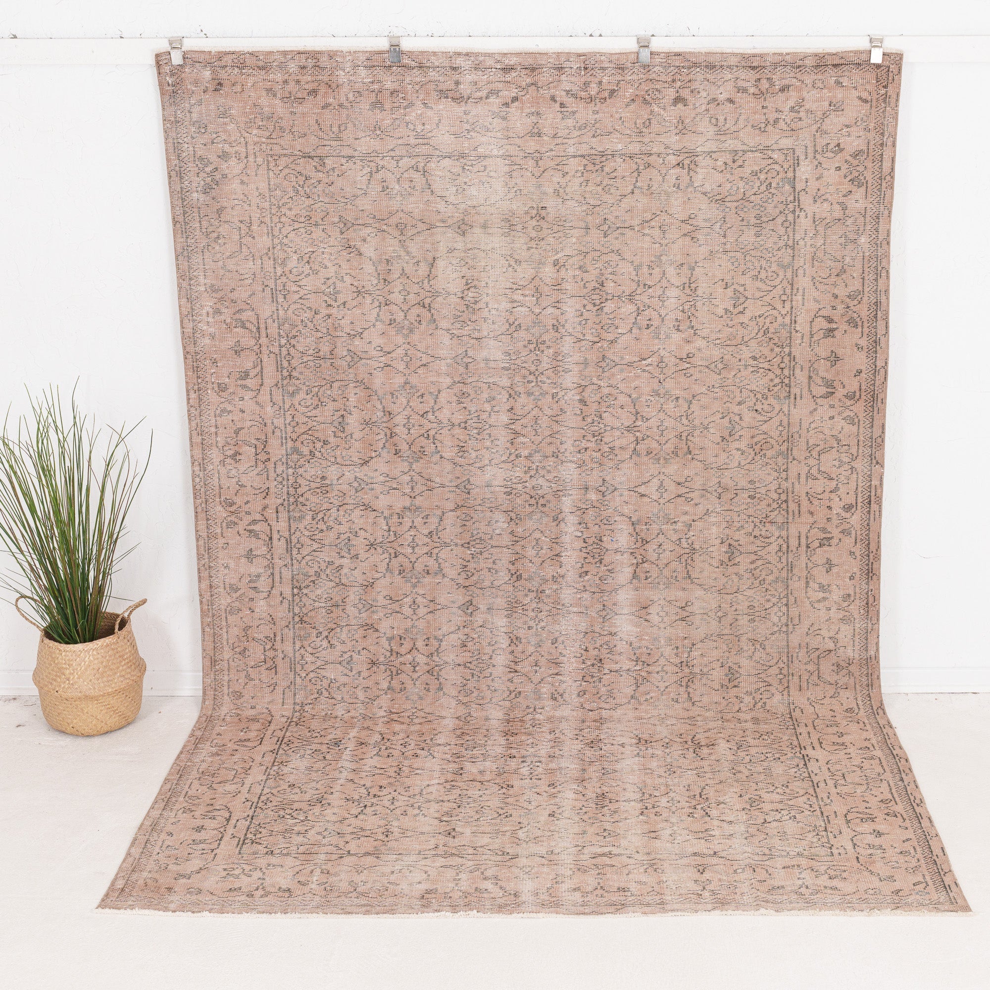 Xaerisin - Vintage Turkish Area Rug