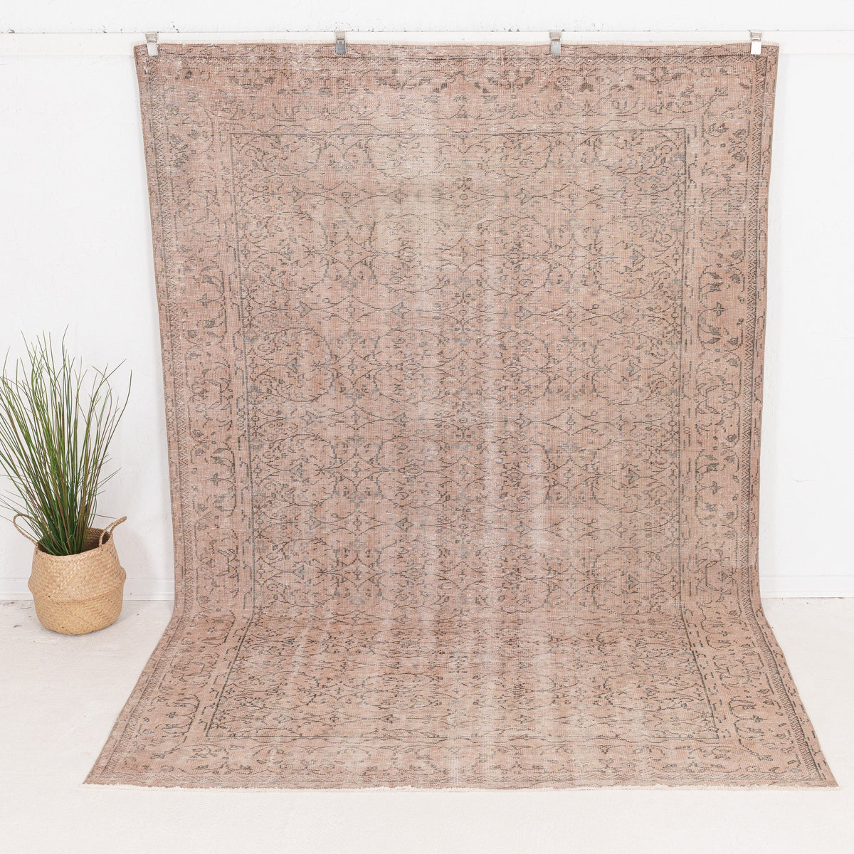 Xaerisin - Vintage Turkish Area Rug