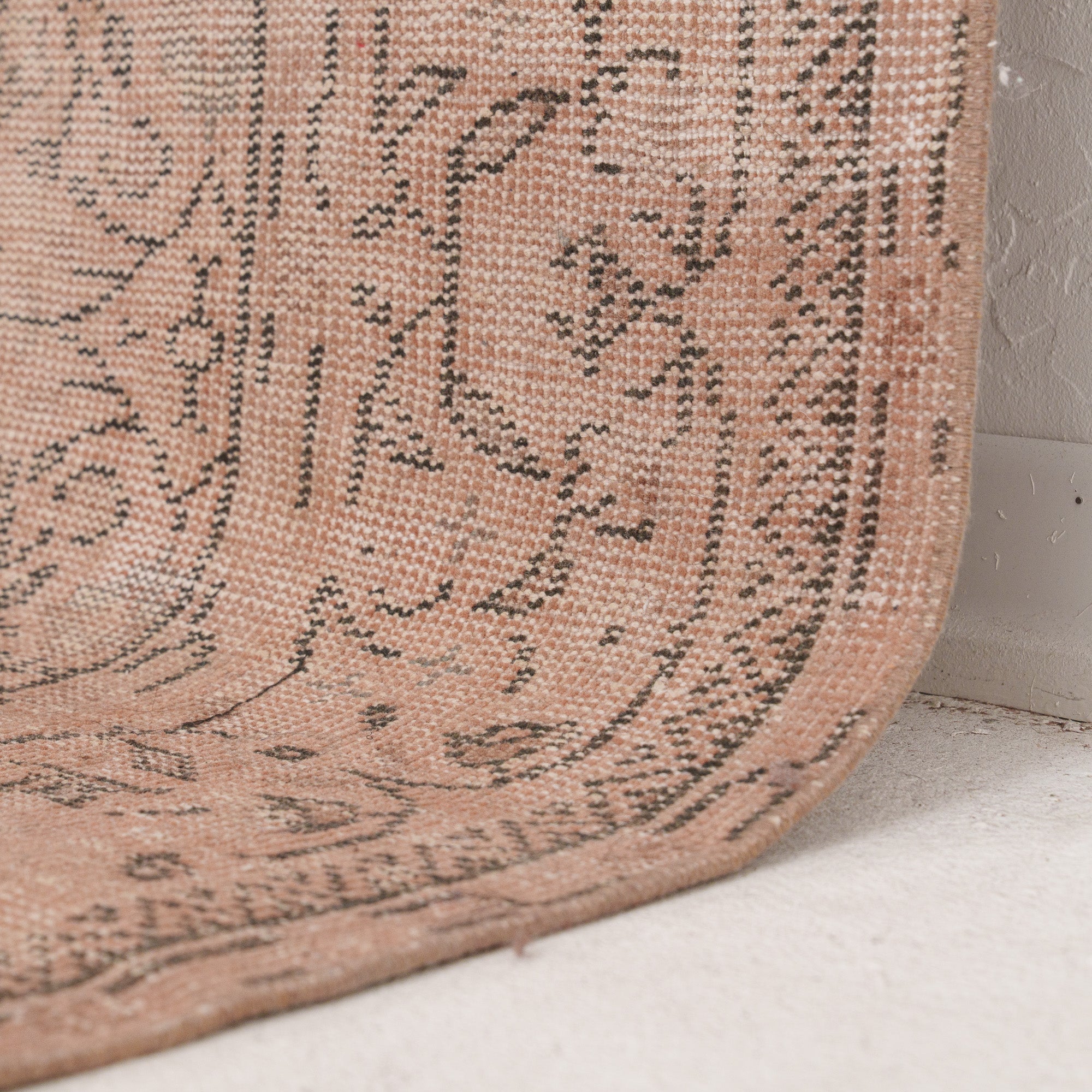 Xaerisin - Vintage Turkish Area Rug