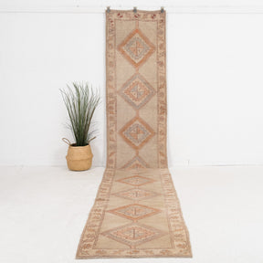 Mirelysia - Vintage Turkish Runner Rug