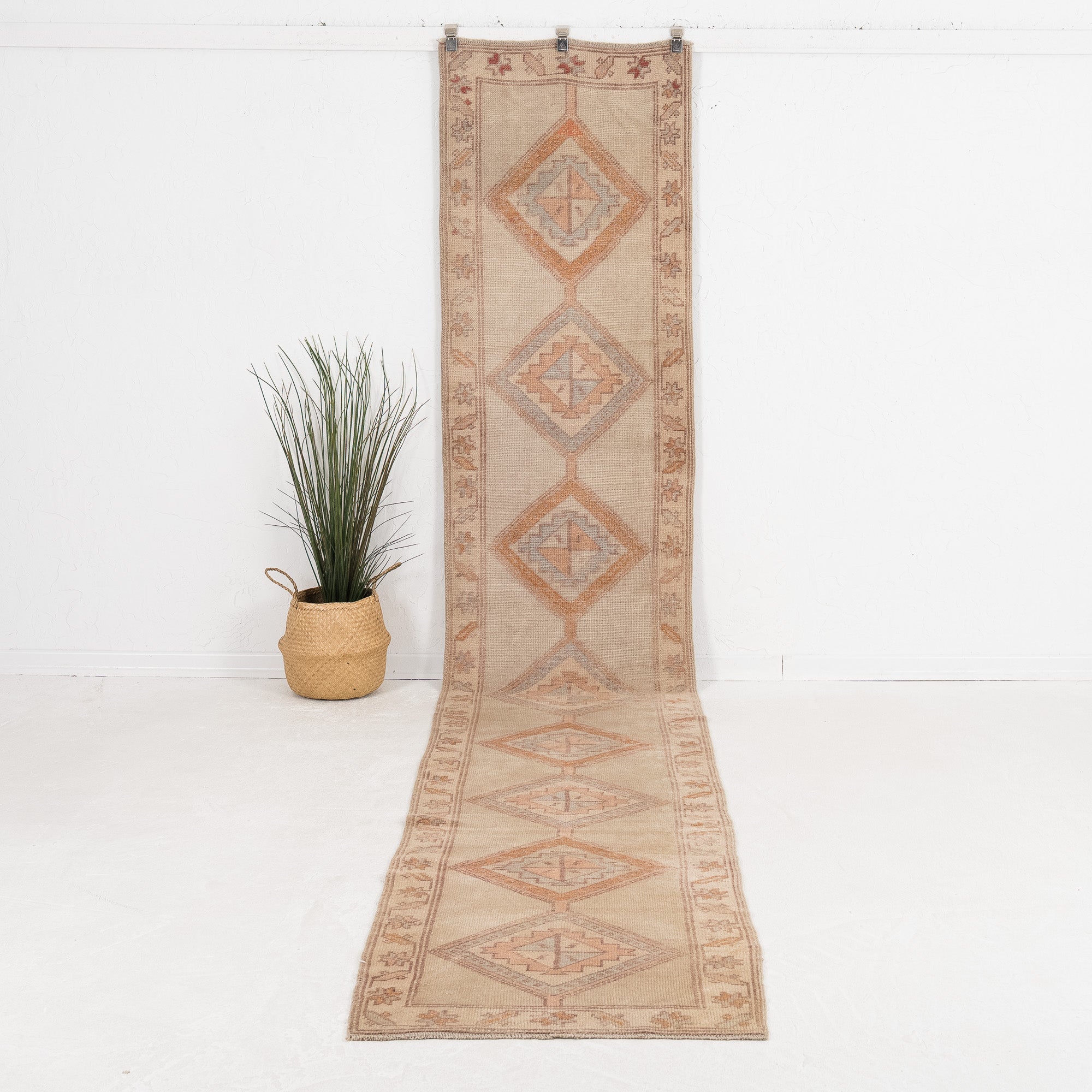 Mirelysia - Vintage Turkish Runner Rug