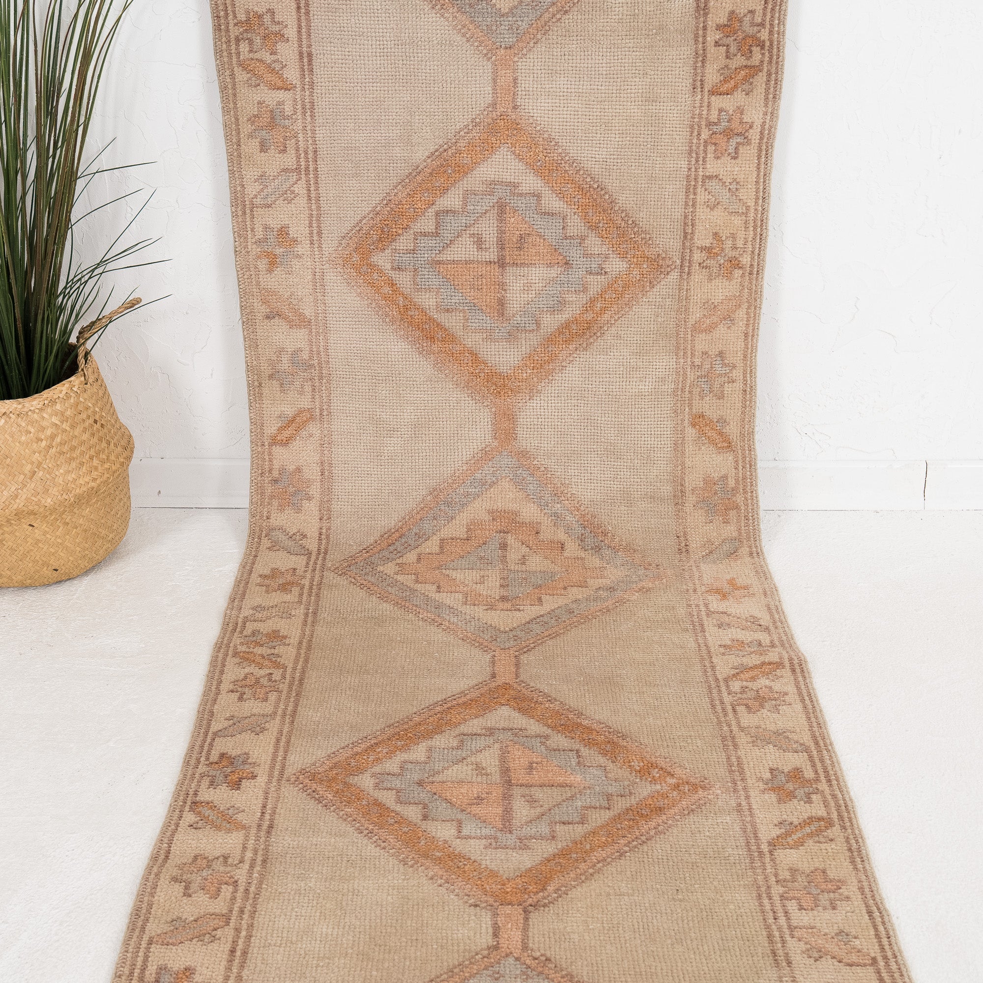 Mirelysia - Vintage Turkish Runner Rug