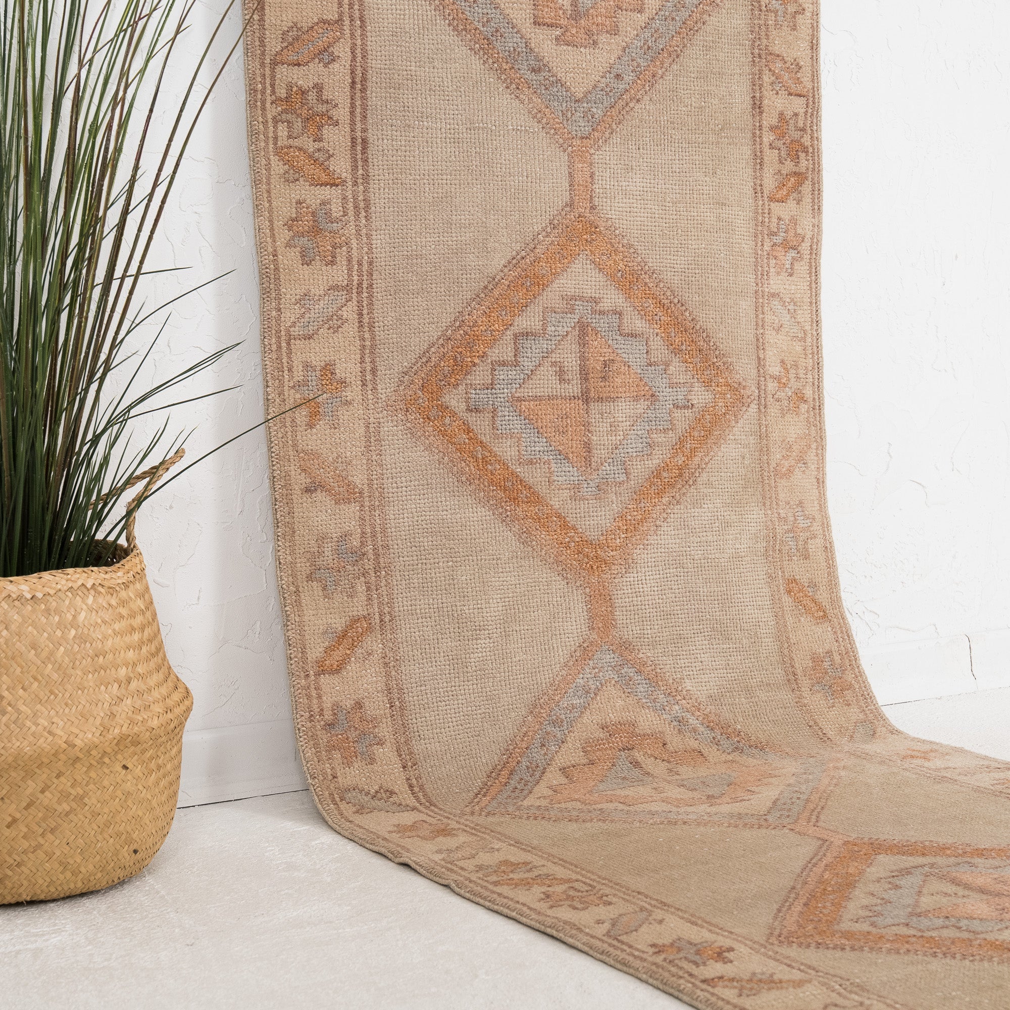 Mirelysia - Vintage Turkish Runner Rug