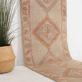 Mirelysia - Vintage Turkish Runner Rug
