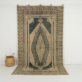 beige vintage 5x9 area rug - perfect for the entryway, hallway, living room, kitchen, bedroom