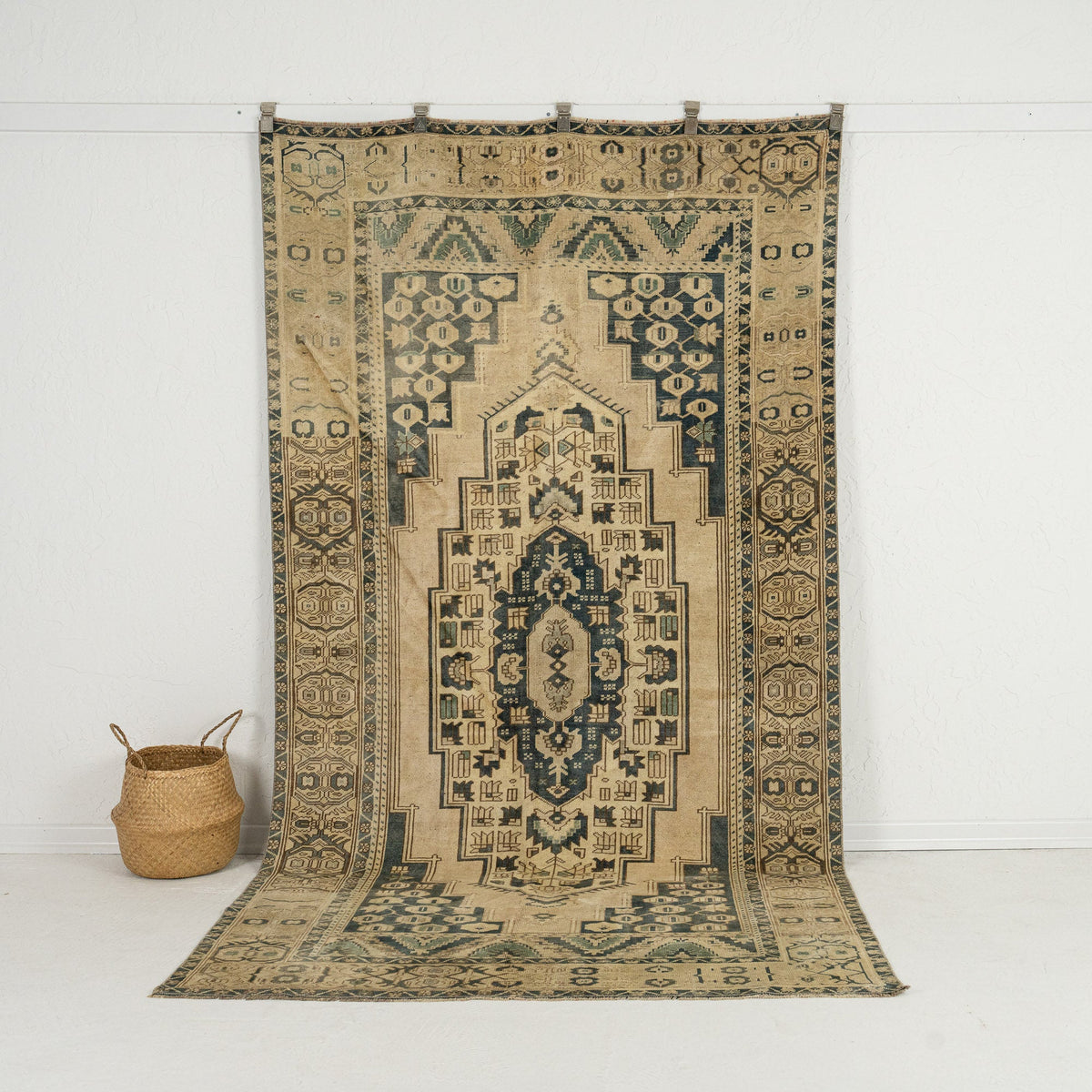 beige vintage 5x10 area rug - perfect for the entryway, hallway, bedroom, living room, office