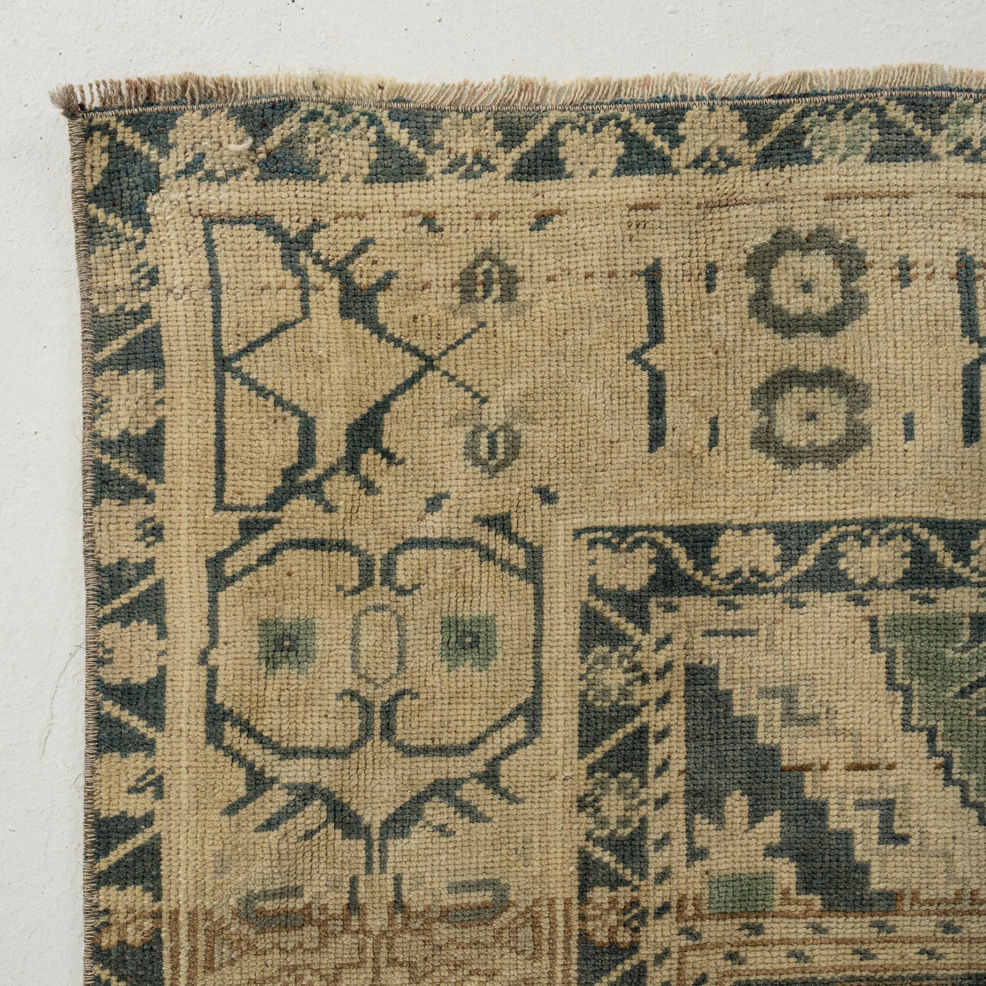 Mirabel - Dining Room Rug, Classic Artisan Crafted