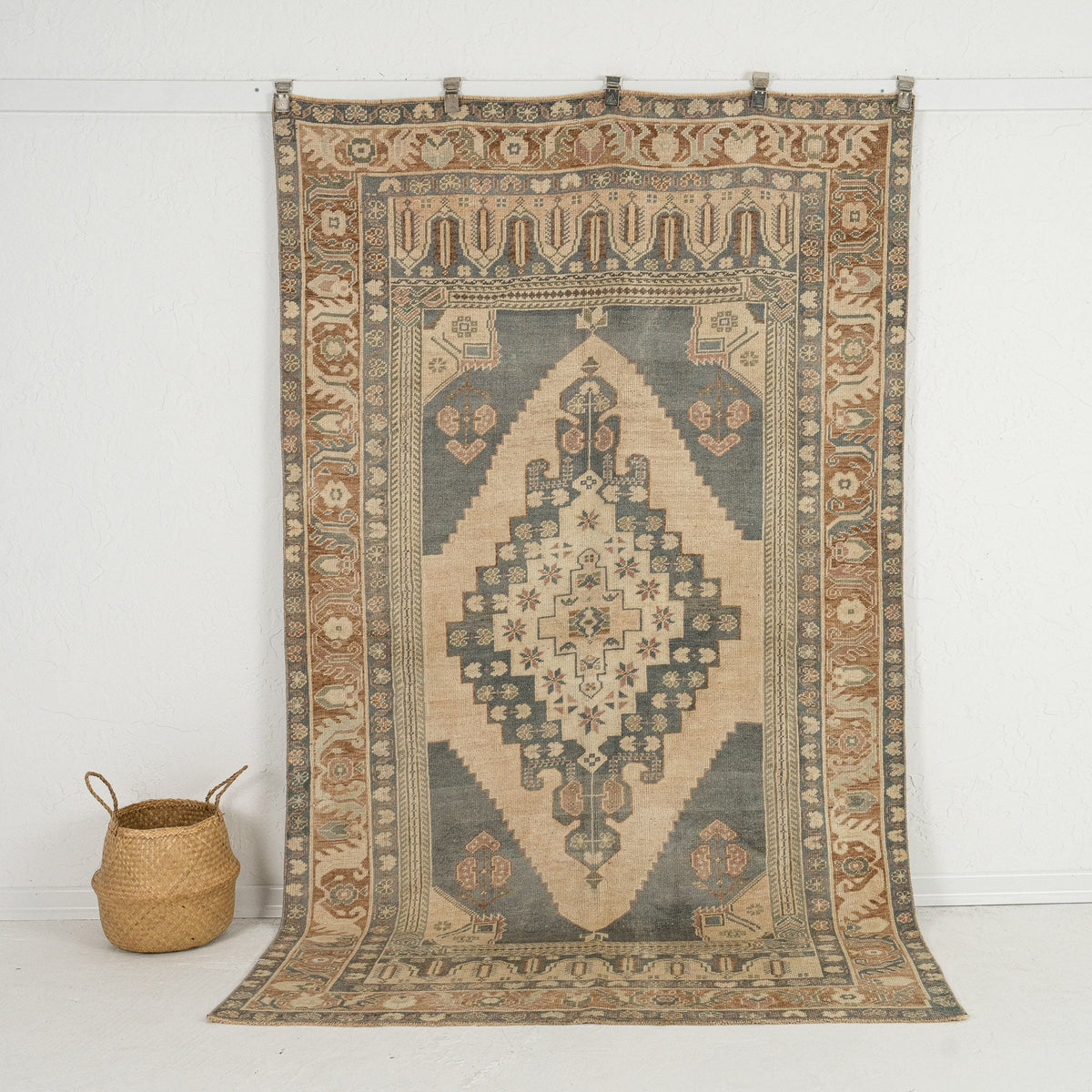 Ellowen - Elegant Living Room Rug, Antique Charm