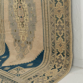 Classic area rug in 5x9 dimensions, crafted in turkish