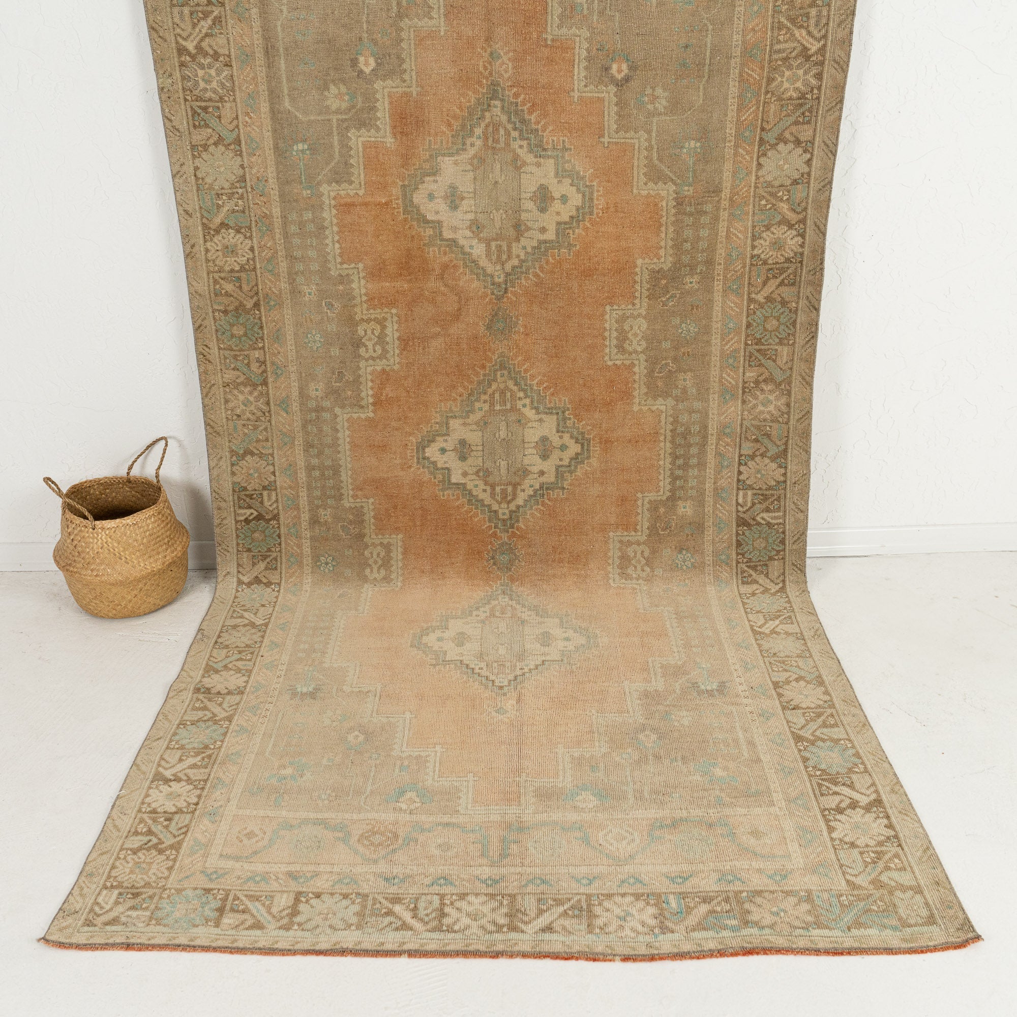 Caledra - Oriental Rug, Handcrafted for Luxury Living