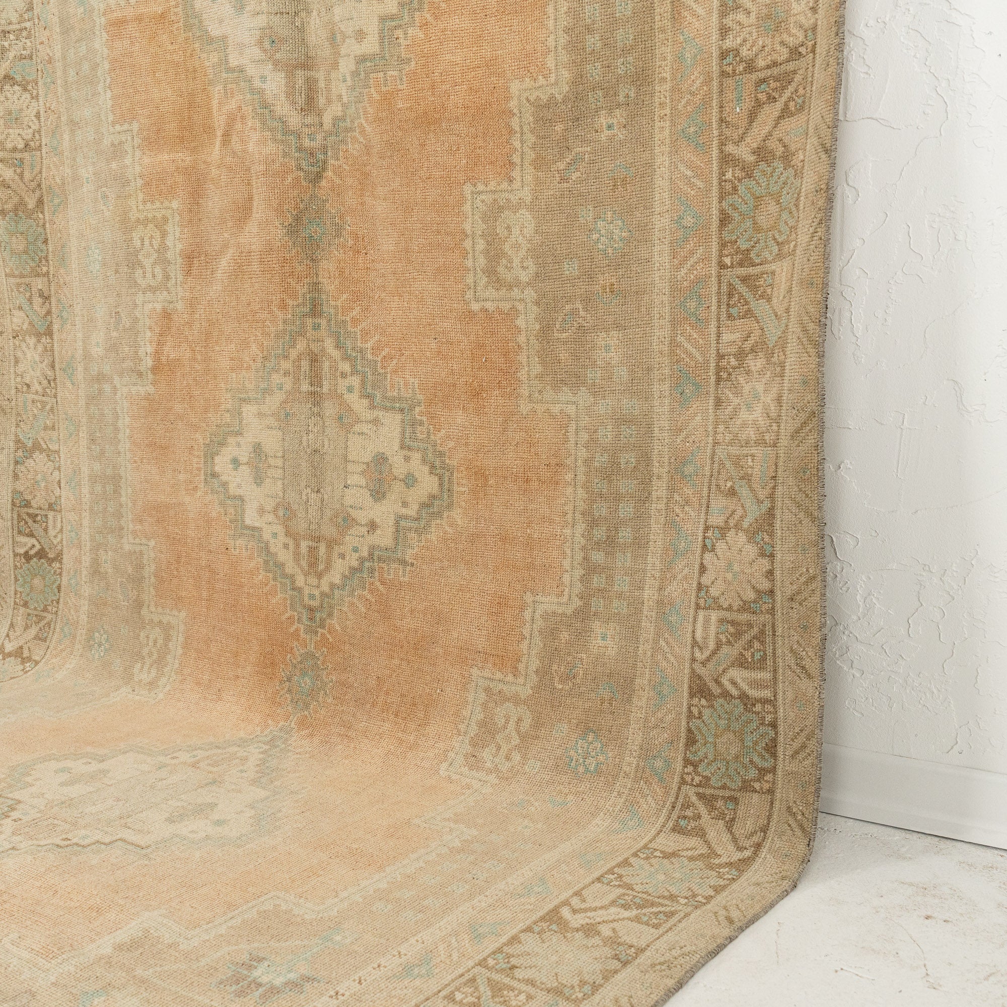 Caledra - Turkish Rug, Authentic and Vintage
