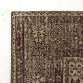 Classic area rug in 7x10 dimensions, crafted in turkish