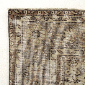 Classic area rug in 6x10 dimensions, crafted in turkish