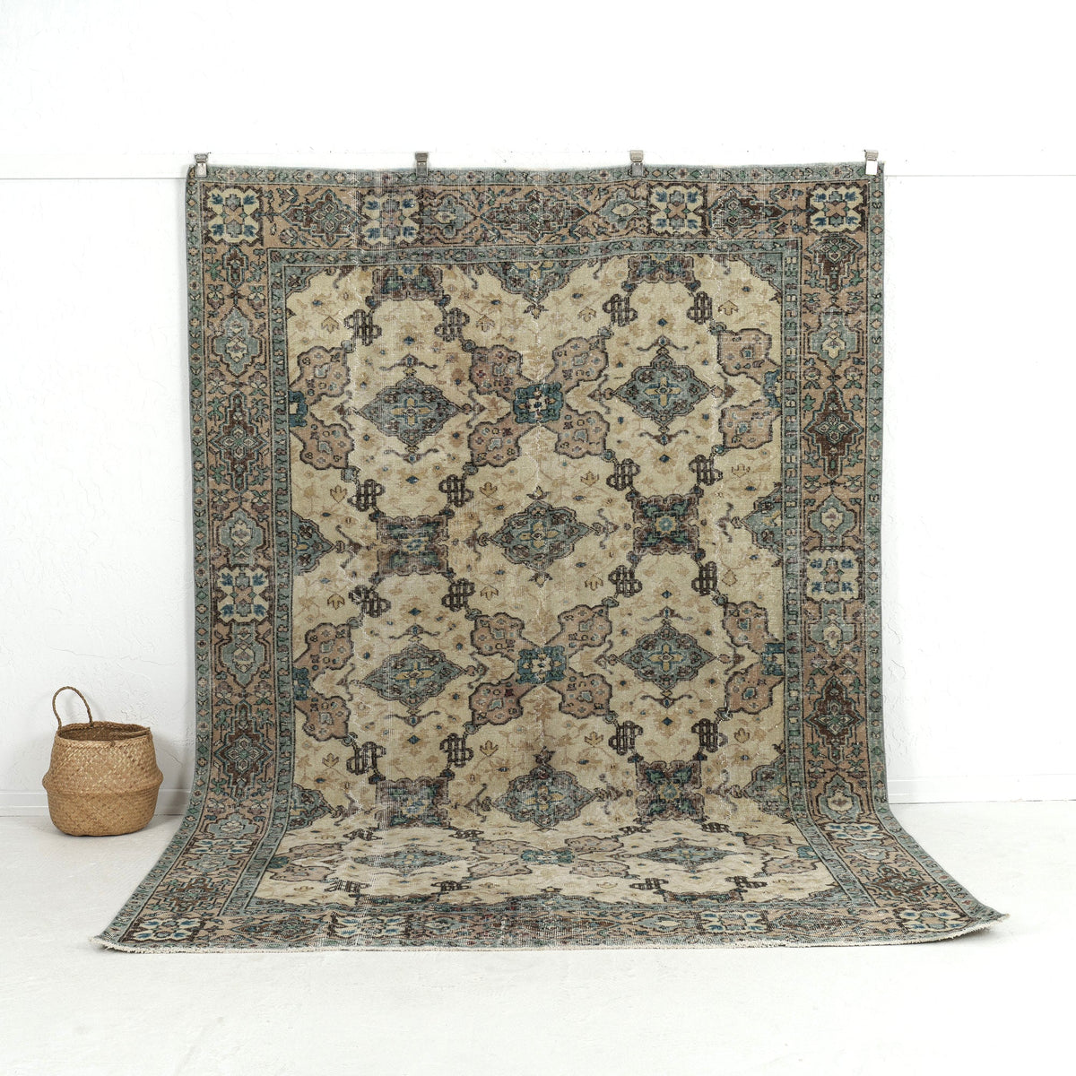 beige vintage 7x10 area rug - perfect for the living room, bedroom, entryway, office, kitchen & dining