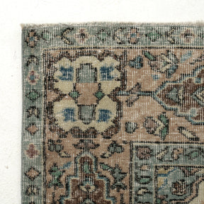 Classic area rug in 7x10 dimensions, crafted in turkish