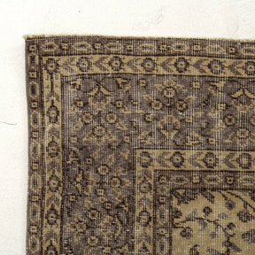 Classic area rug in 7x10 dimensions, crafted in turkish