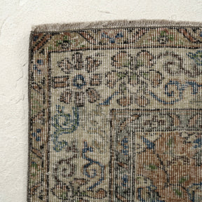 Classic area rug in 6x9 dimensions, crafted in turkish