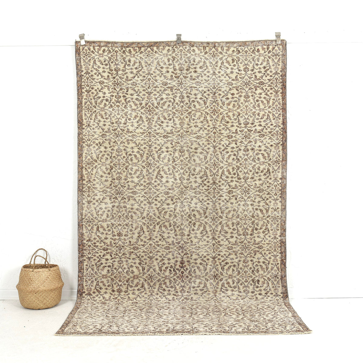 beige vintage 5x9 area rug - perfect for the living room, bedroom, entryway, office, kitchen & dining