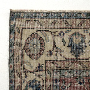 Classic area rug in 7x10 dimensions, crafted in turkish