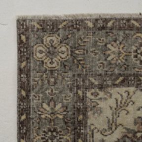 Classic area rug in 6x10 dimensions, crafted in turkish