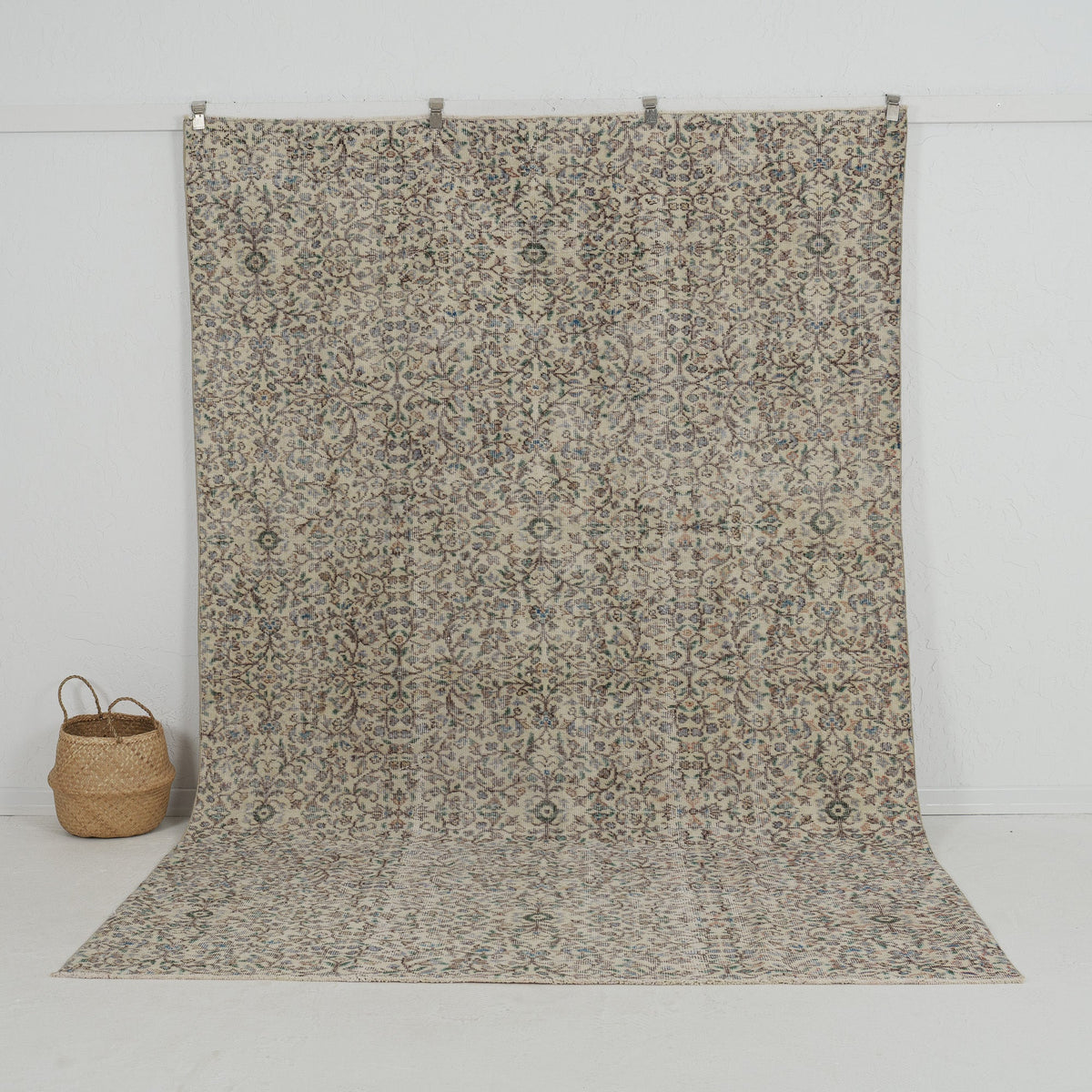 beige vintage 7x10 area rug - perfect for the living room, bedroom, entryway, office, kitchen & dining