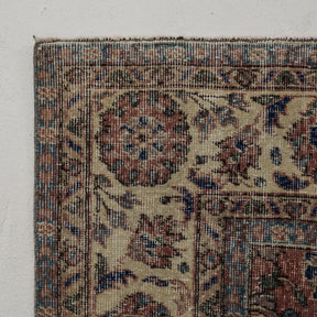 Classic area rug in 7x10 dimensions, crafted in turkish