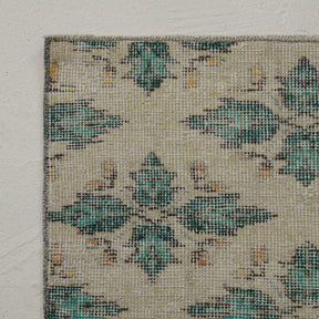 Classic area rug in 5x8 dimensions, crafted in turkish