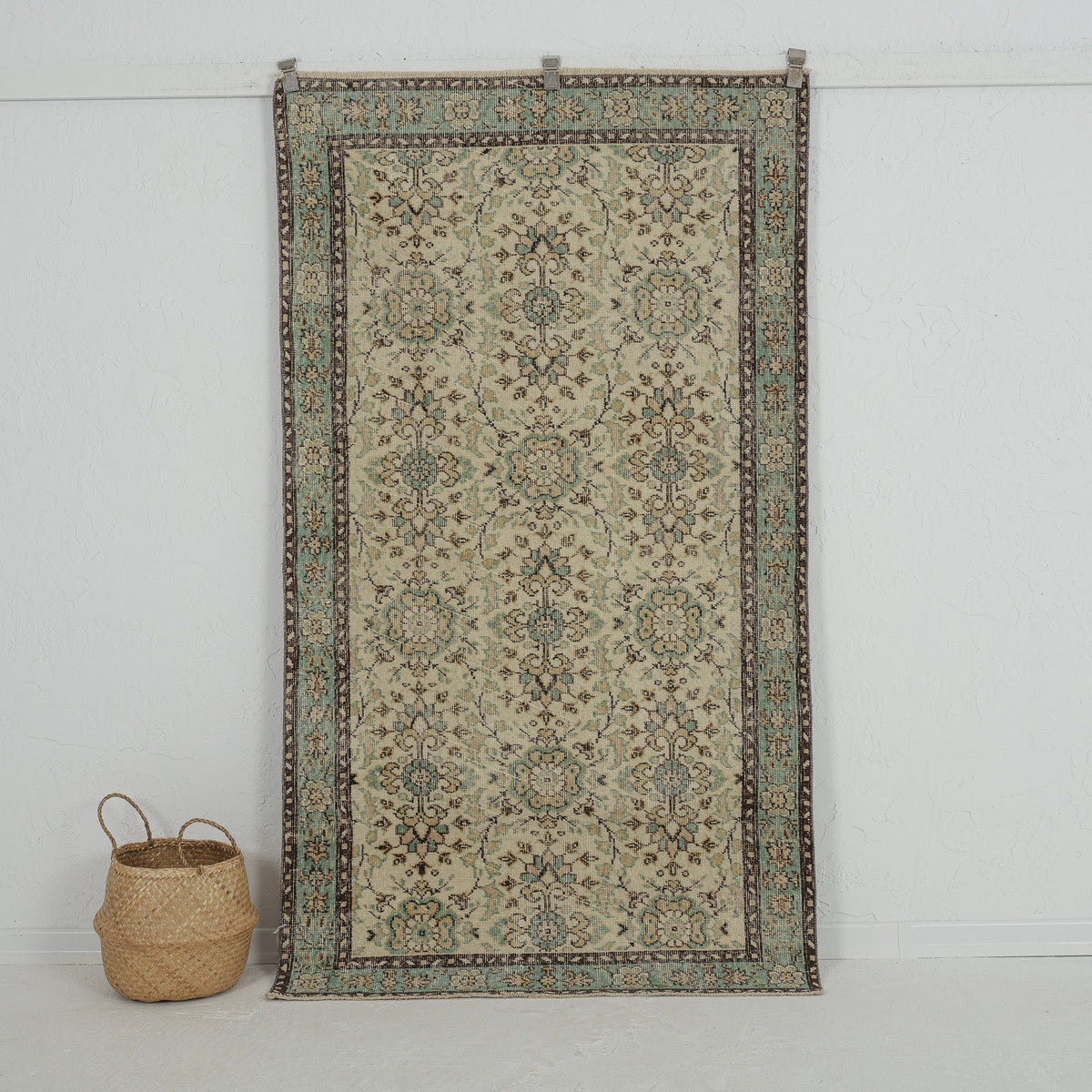 beige vintage 4x7 area rug - perfect for the living room, bedroom, dining room, entryway, office