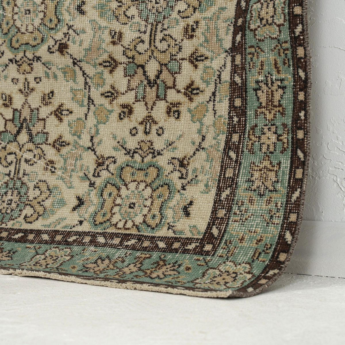 Avenia - Oriental Vintage Rug, Collector's Edition