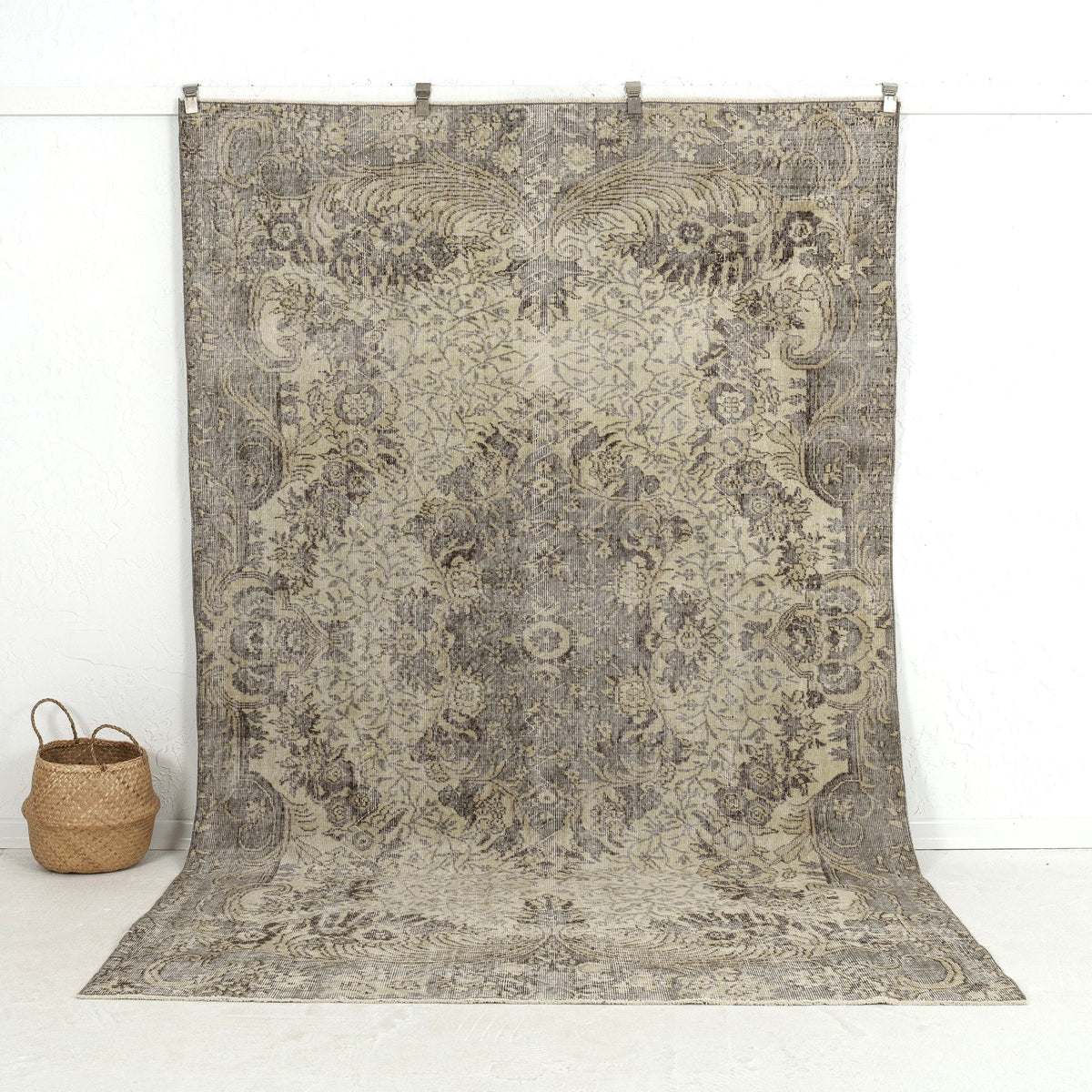 Amiah - Elegant Living Room Rug, Antique Charm