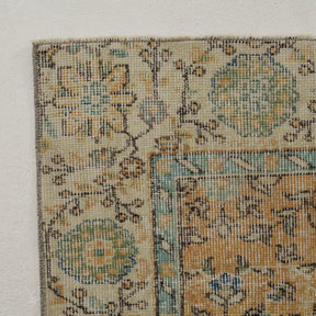 Classic area rug in 6x10 dimensions, crafted in turkish