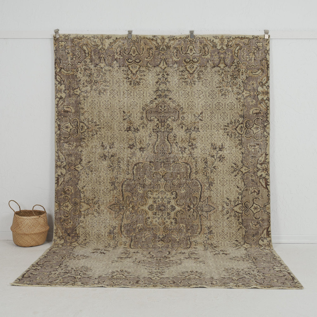 beige vintage 7x10 area rug - perfect for the living room, bedroom, dining room, entryway, office