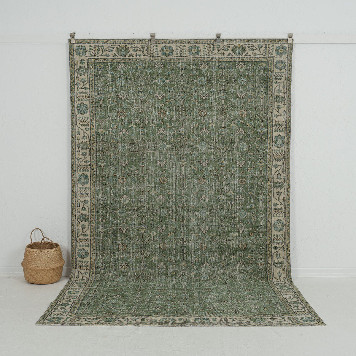 green vintage 6x10 area rug - perfect for the living room, bedroom, dining room, entryway, office