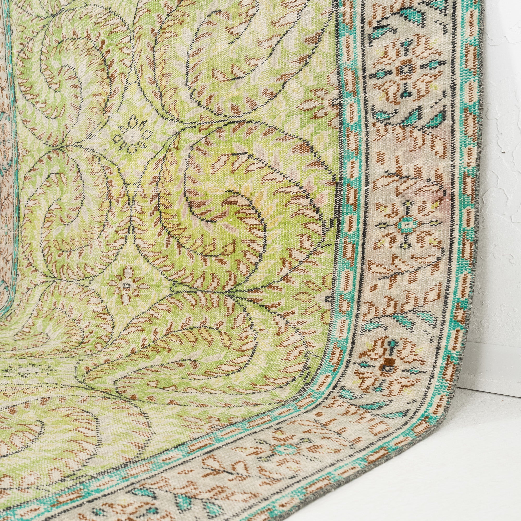 Lyradia - Vintage Turkish Area Rug