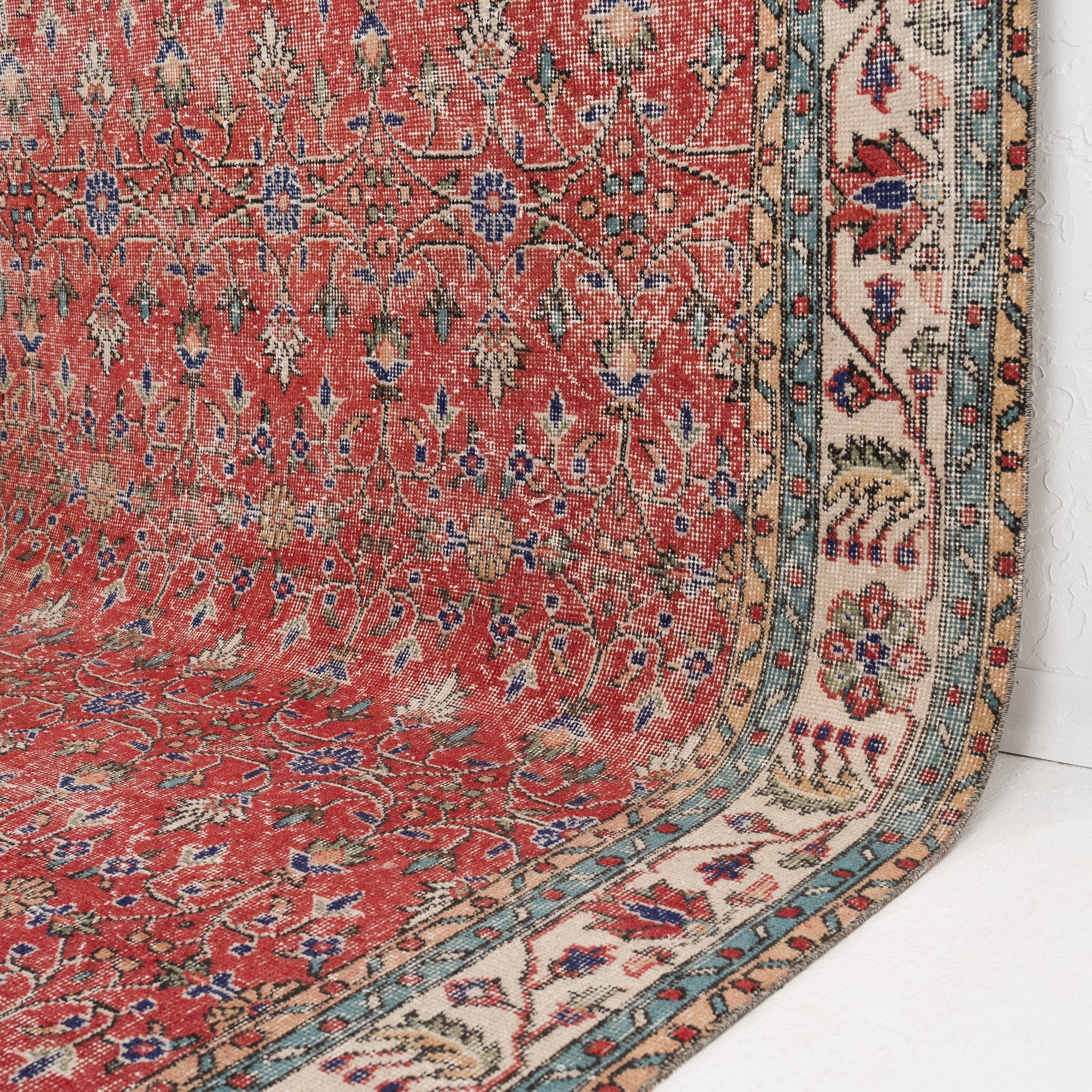 Lioraen - Vintage Turkish Area Rug