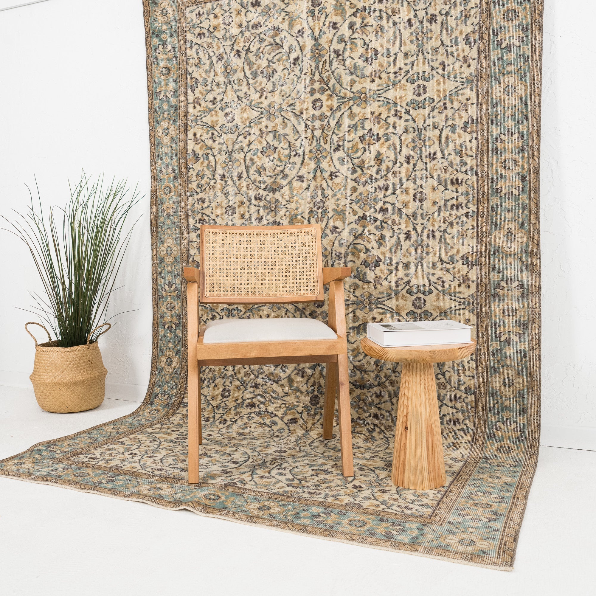 Lumevia - Vintage Turkish Area Rug