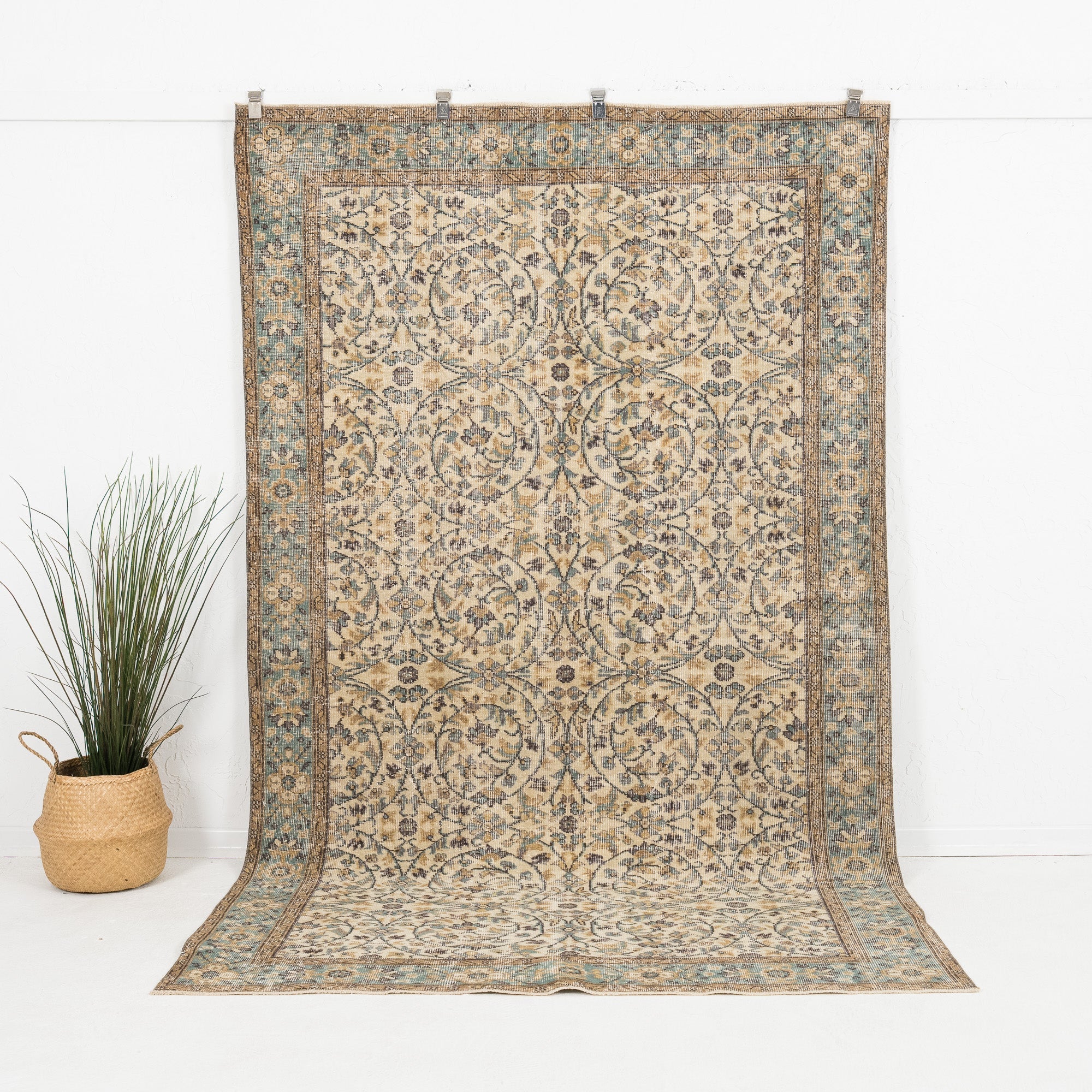 Lumevia - Vintage Turkish Area Rug