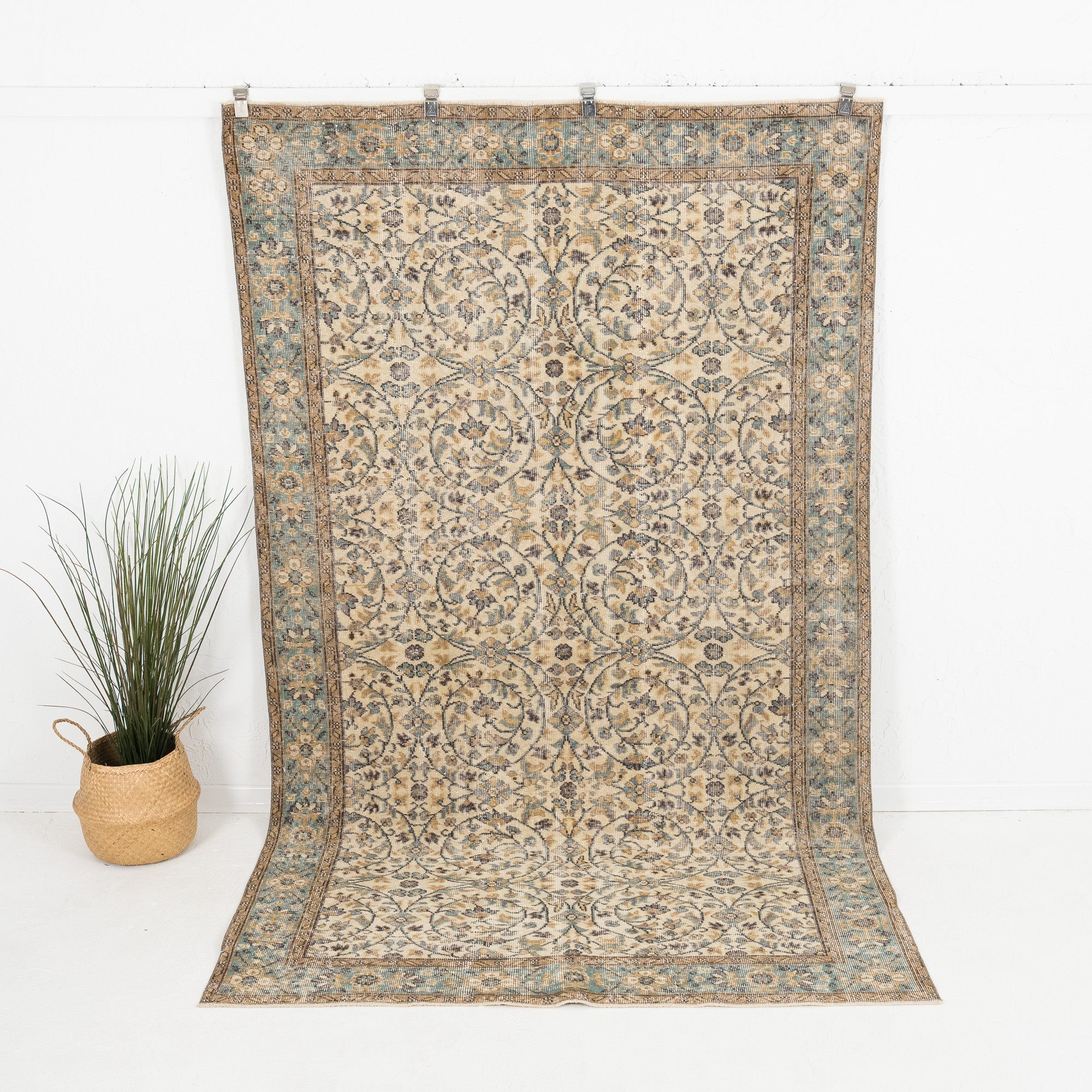 Lumevia - Vintage Turkish Area Rug