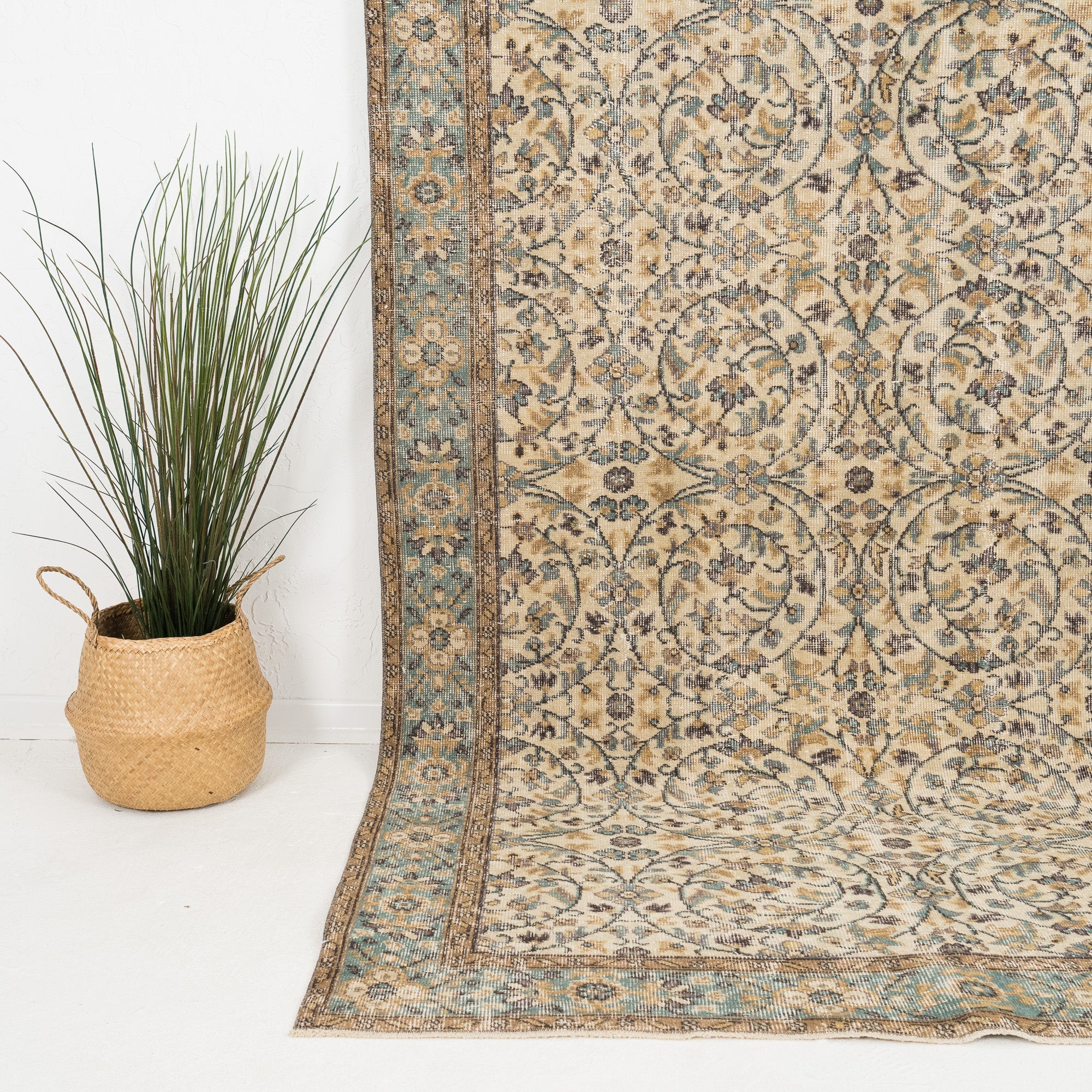 Lumevia - Vintage Turkish Area Rug