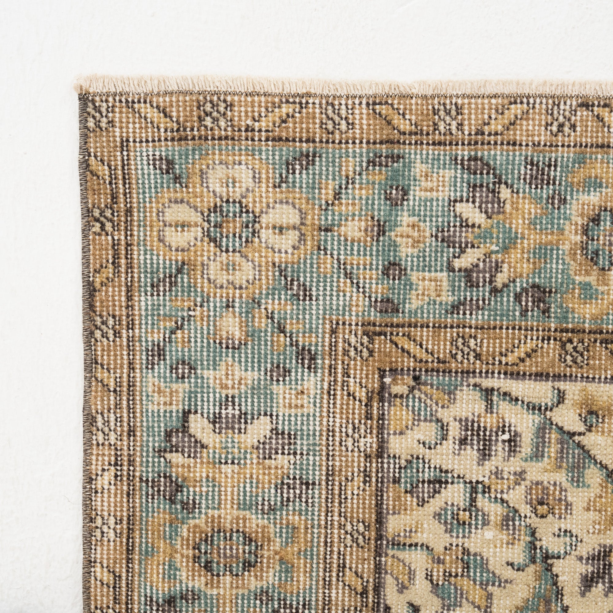 Lumevia - Vintage Turkish Area Rug