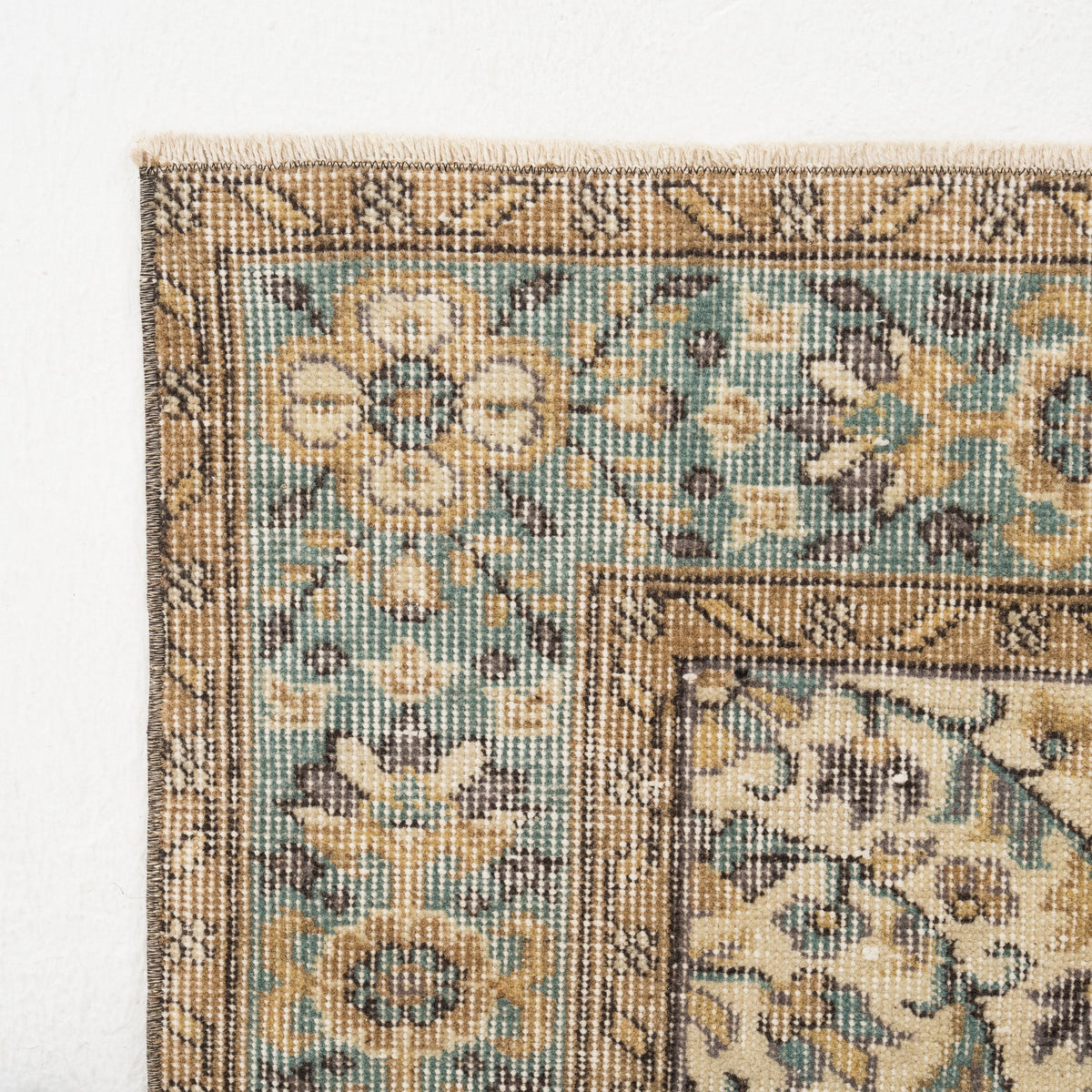 Lumevia - Vintage Turkish Area Rug
