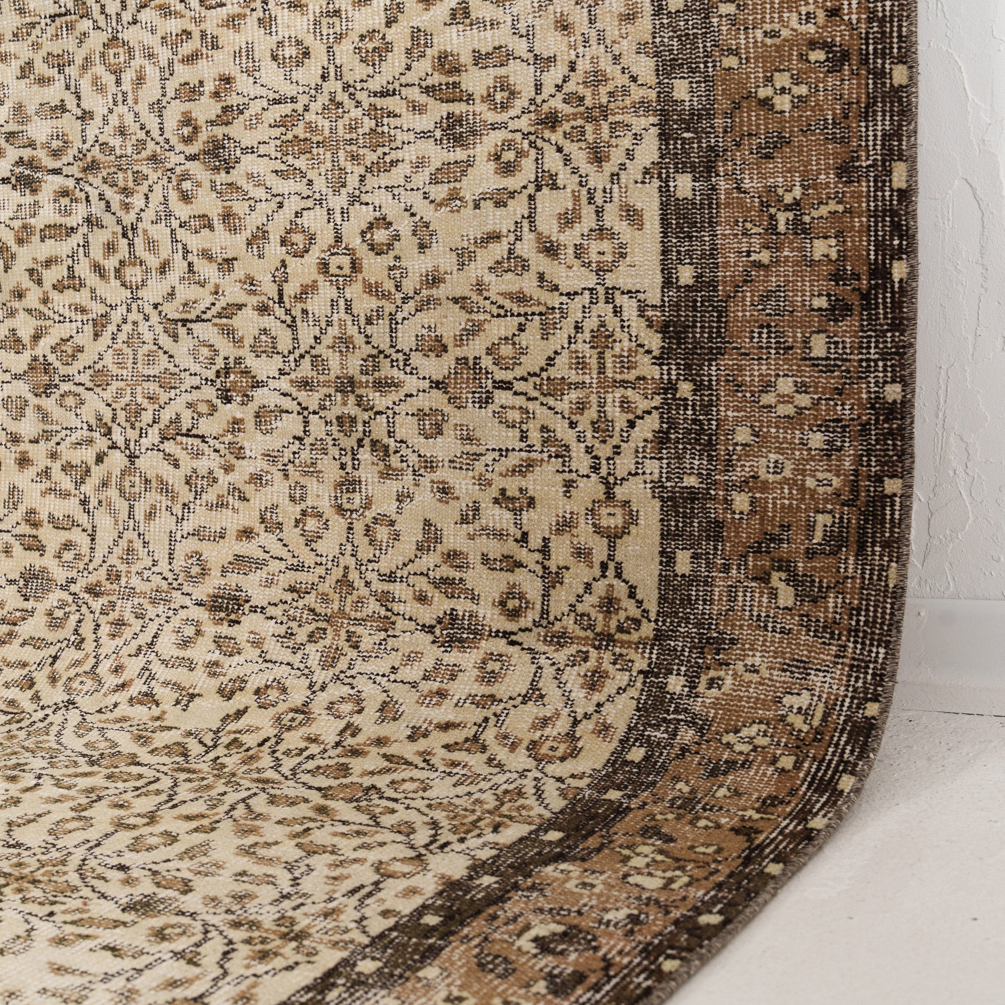 Geometric 5x7 Beige Rug