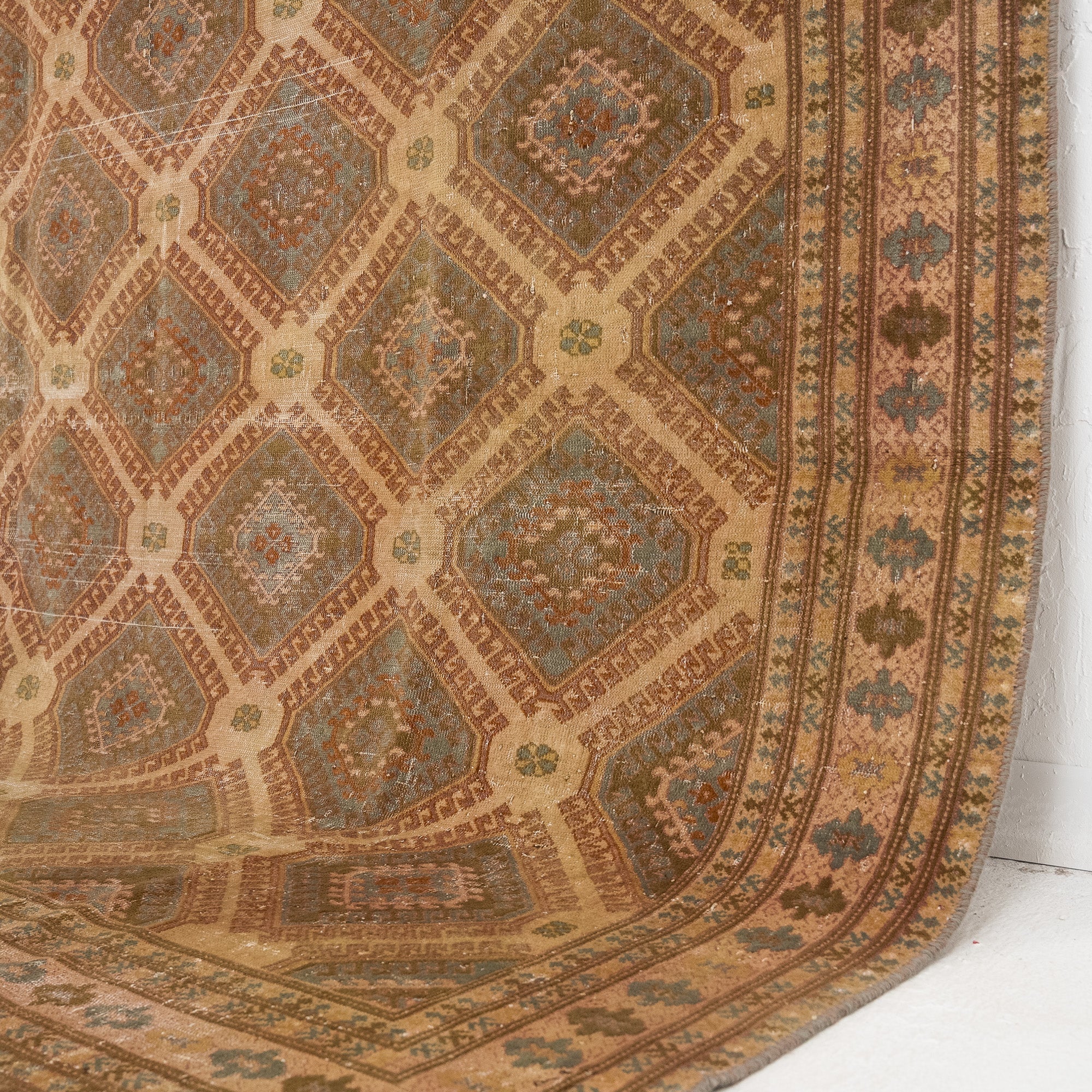 Elurelia - Vintage Turkish Area Rug