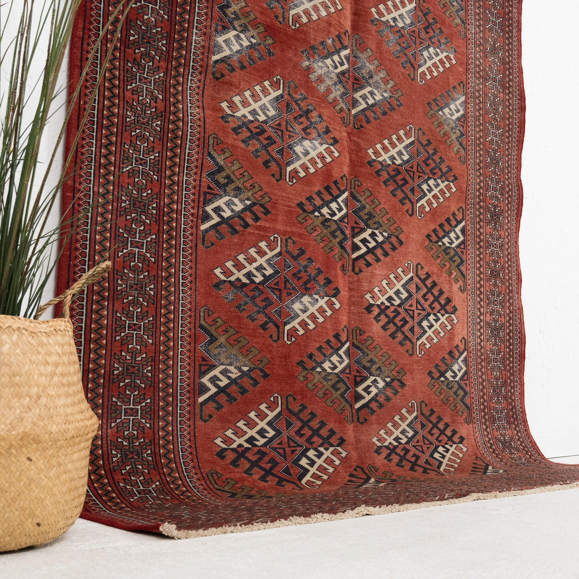 Vyselene - Vintage Turkish Area Rug